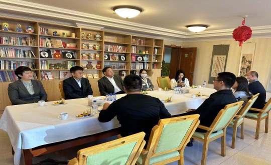 17.王岩董事長(cháng)接待推想醫(yī)療創始人陳寬一行_副本.jpg